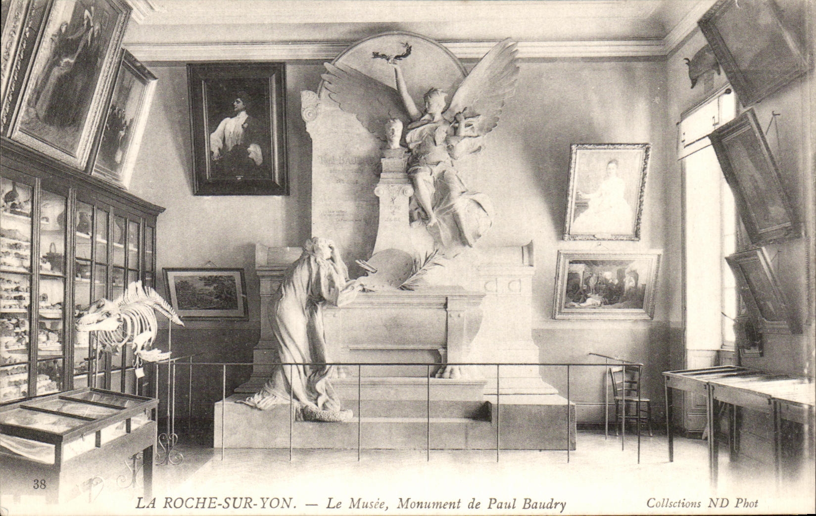 La Roche-sur-Yon — Le Musée, Monument de Paul Baudry — Collections ND Phot