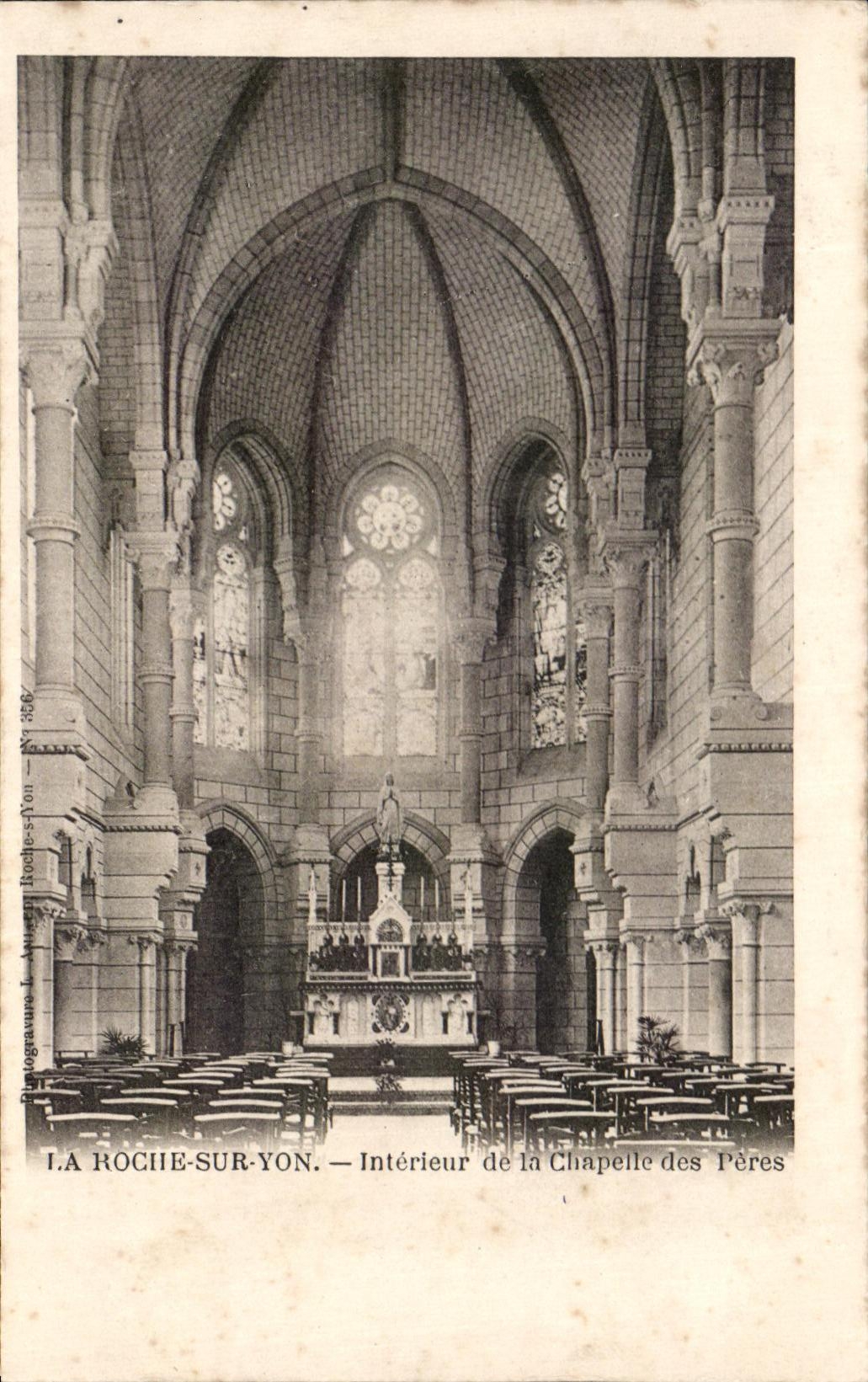 La Roche-sur-Yon — Intérieur de la Chapelle des Pères — Photographe L. Amiel, Roches-sur-Yon, n° 336