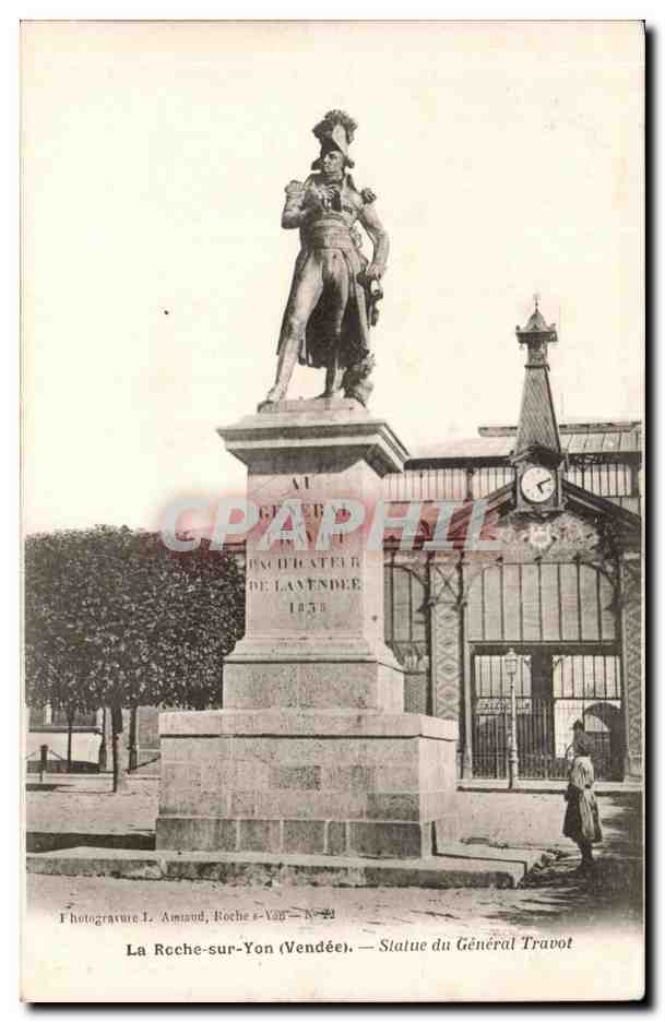 CPA La Roche Sur Yon Statue du GeneralTravot 