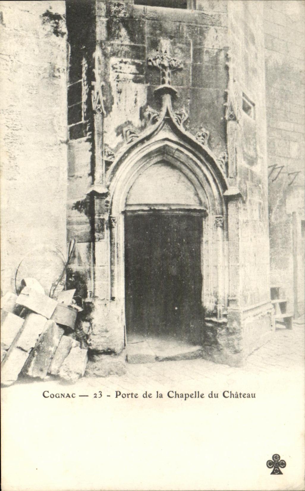 CPA Cognac Porte de la Chapelle du Chateau 