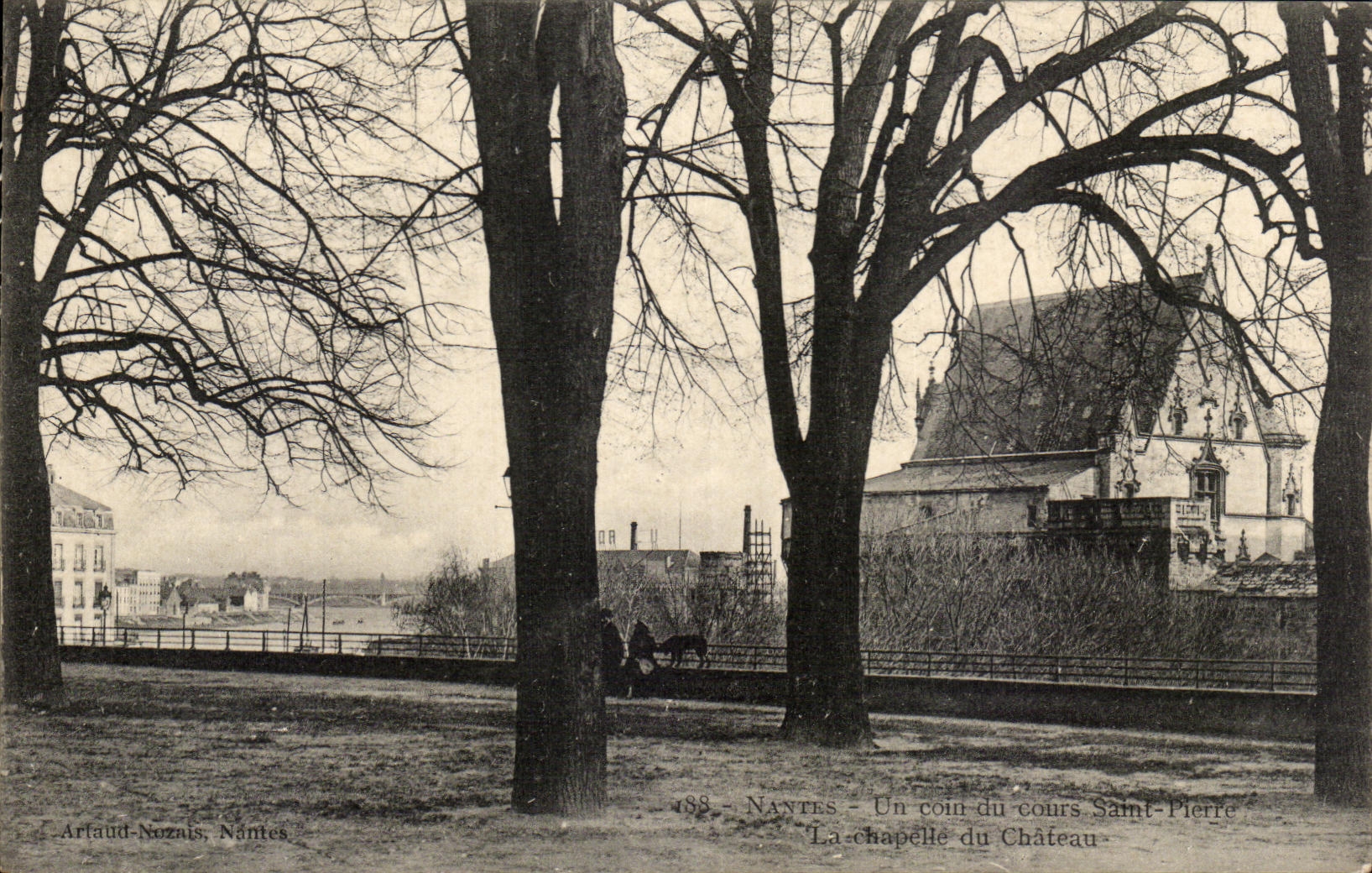 CPA Nantes Un Coin du Cours Saint Pierre La chapelle du Chateau
