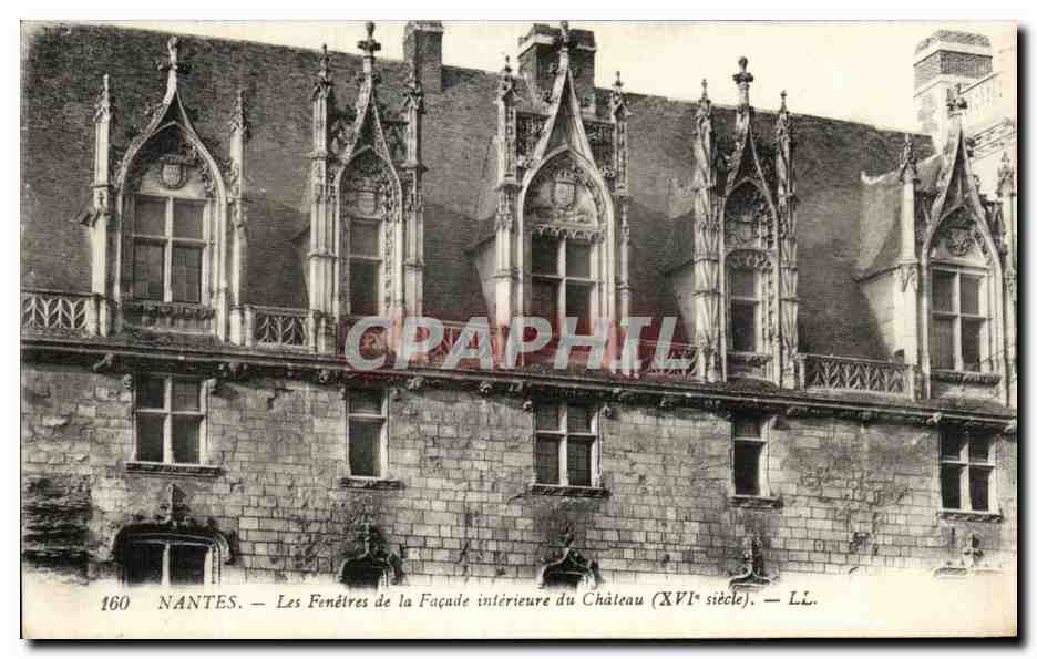 CPA Nantes Les Fenetres de la Facade interieure du Chateau