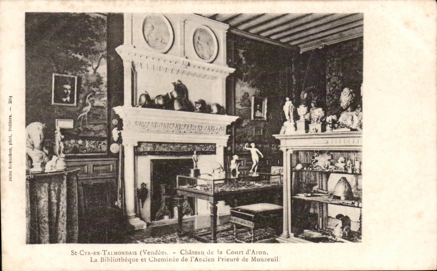 CPA St Cyr En Talmondais Chatean de la Cour d'Aron la Bibliotheque et cheminee de l'ancien prieure de Mouzeuil