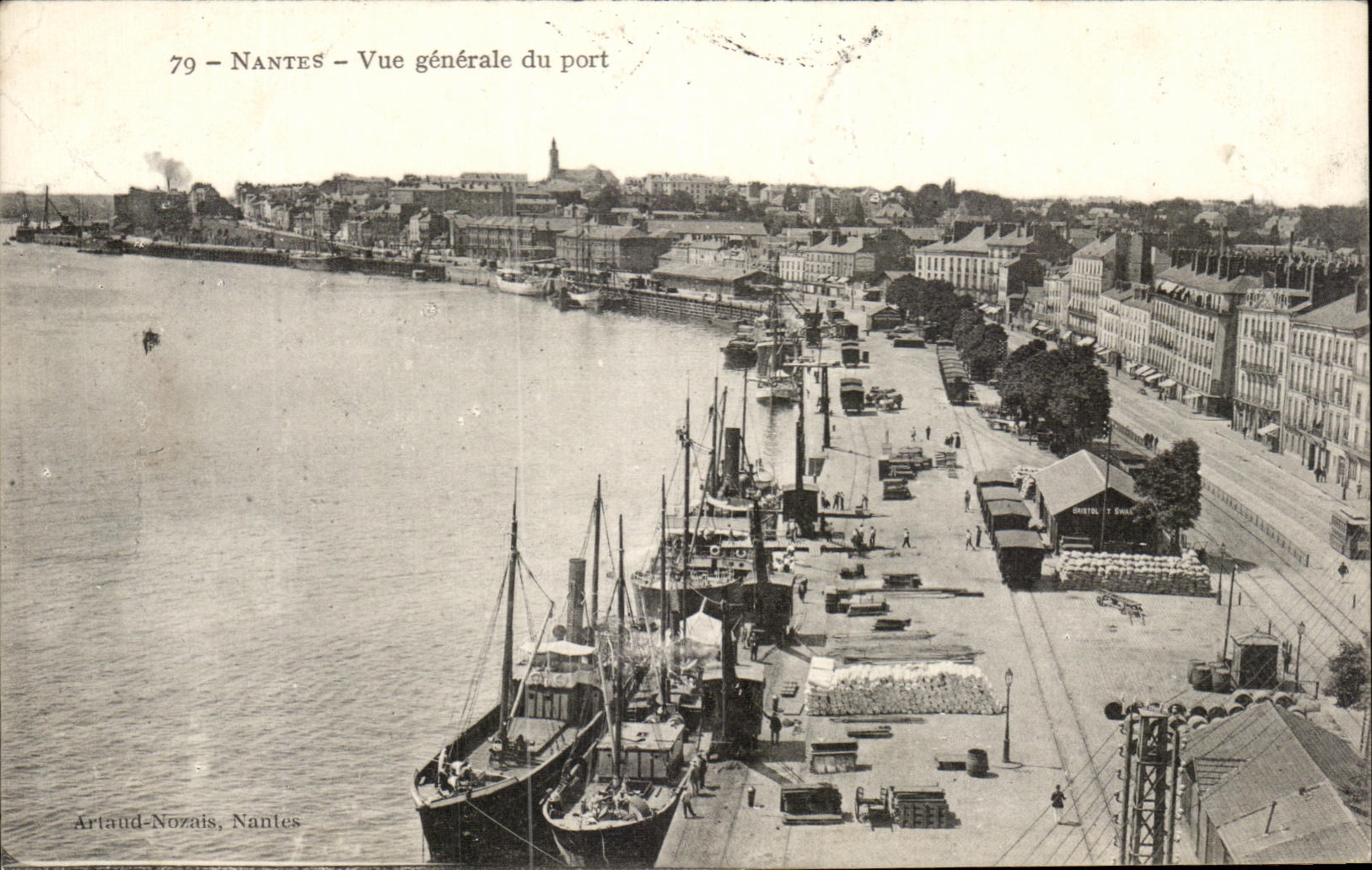 CPA Nantes Vue Generale Du Port Bateaux