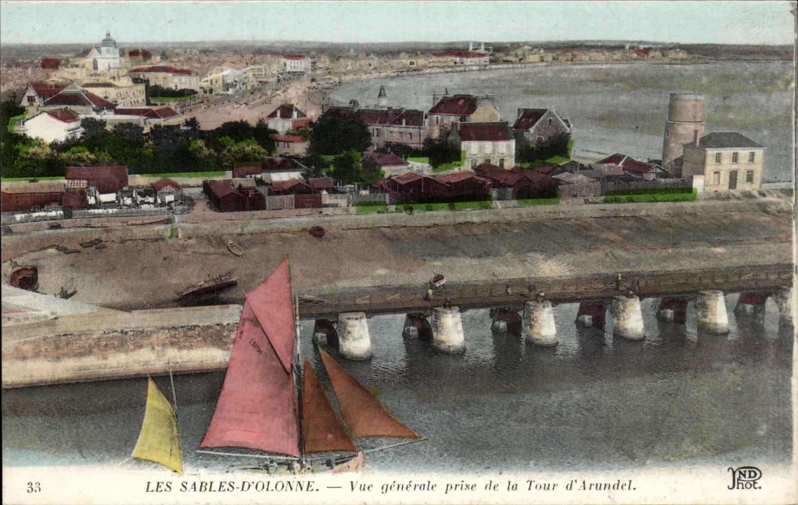 CPA Les Sables D'Olonne Vue generale prise de la Tour d'Arundel Bateau