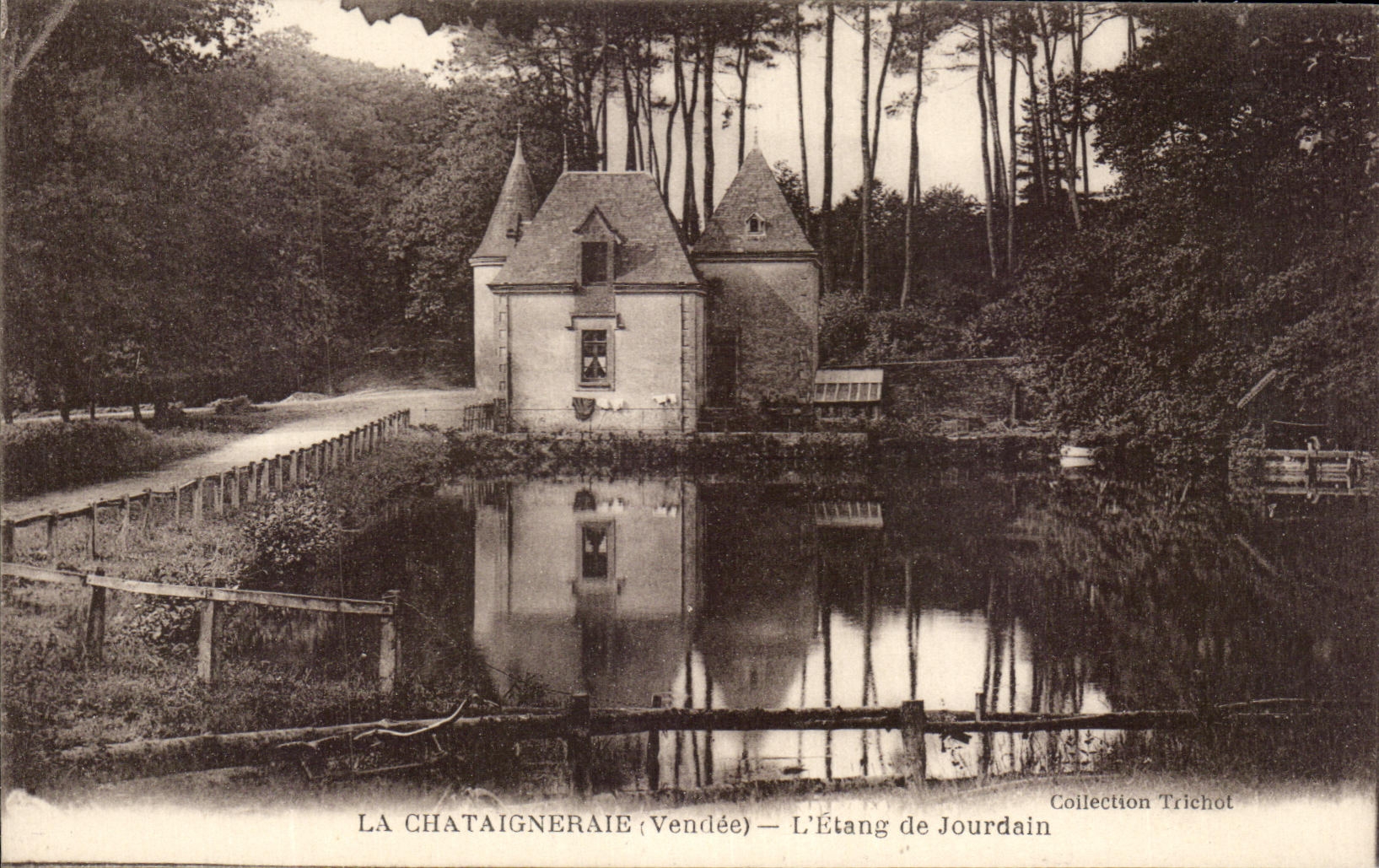 CPA La Chataigneraie L'Etang de Jourdain