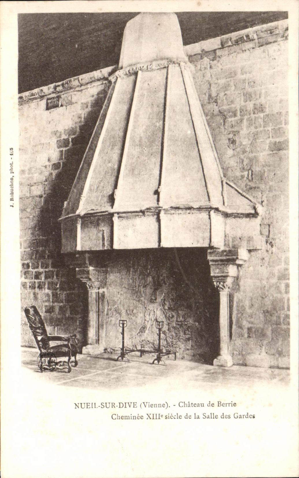 Cheminée XIIIe siècle - Château de Berrie - Nueil-sur-Dive (Vienne)