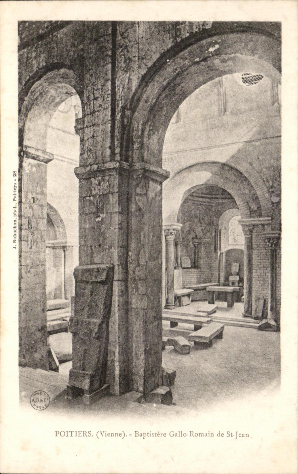 Poitiers (Vienne) - Baptistère Gallo-Romain de St-Jean — J. Robuchon, Phot. Polliers - 28