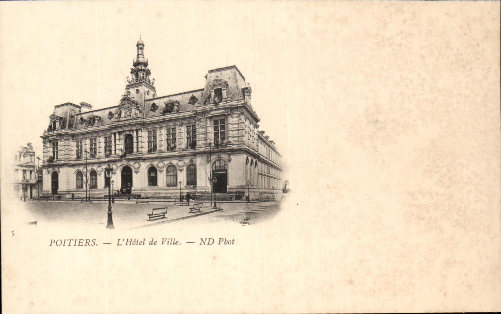 Poitiers — L'Hôtel de Ville — ND Phot
