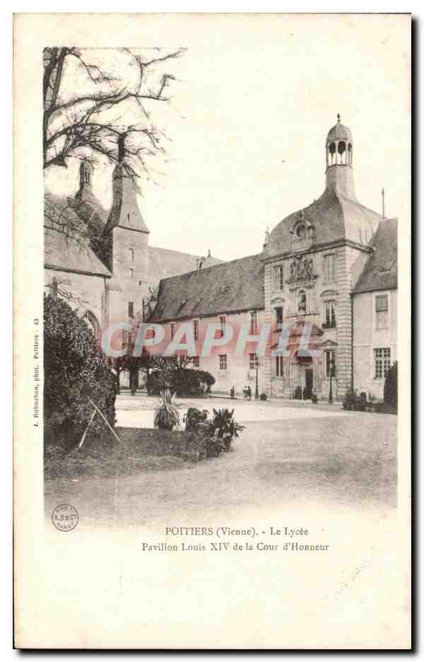 Poitiers (Vienne) - Le Lycée - Pavillon Louis XIV de la Cour d'Honneur