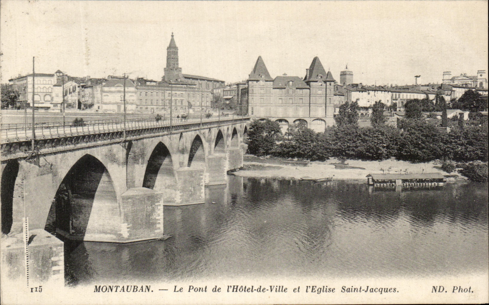 Montauban — Le Pont de l'Hôtel-de-Ville et l'Église Saint-Jacques — ND. Phot.