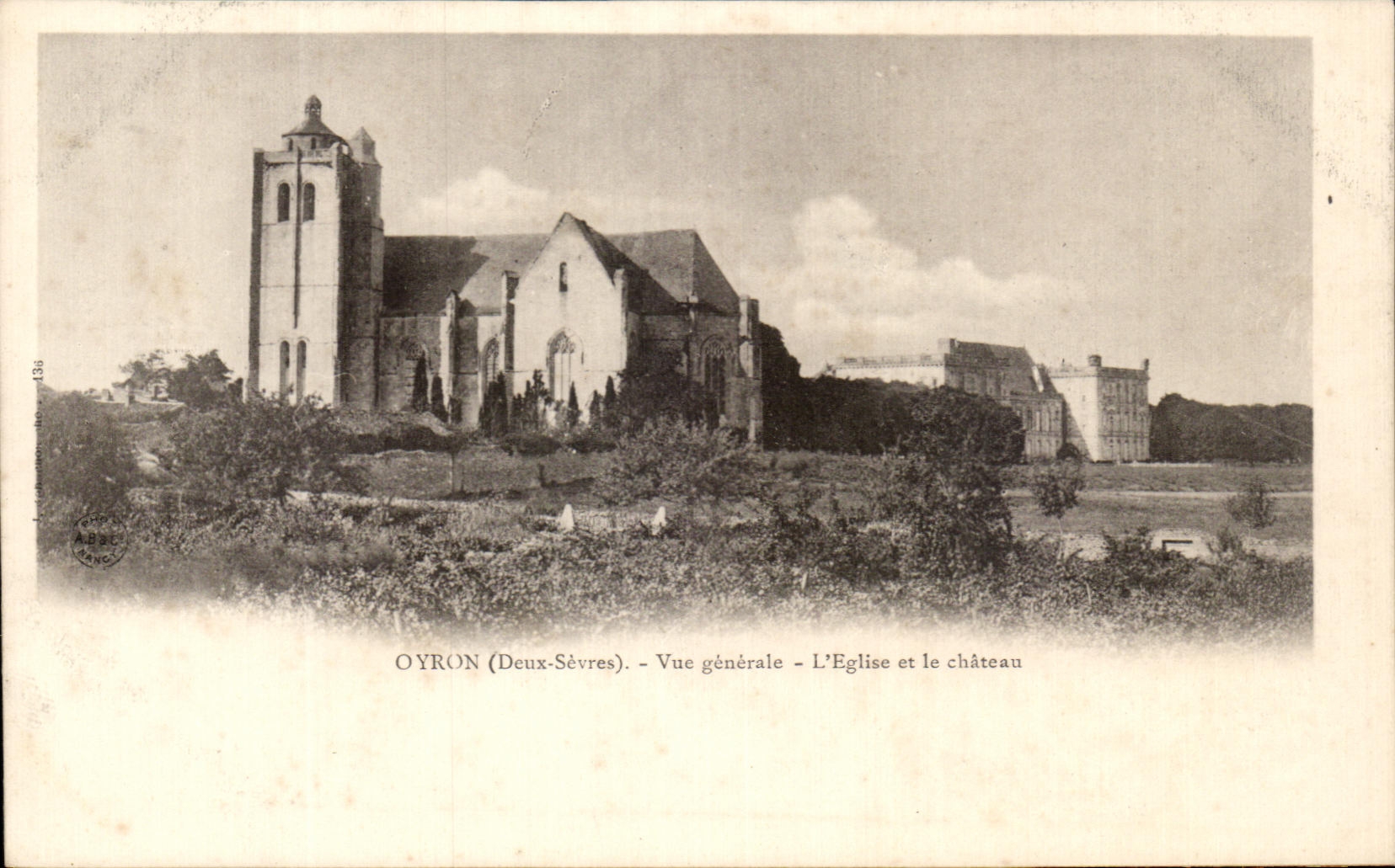 Oyron (Deux-Sèvres) — Vue générale — L'Église et le château — Éditeur ABBE, n°136