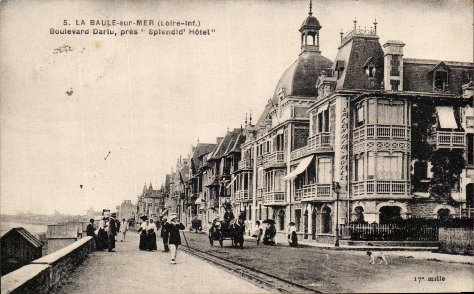 CPA La Baule sur Mer Boulevard Darlu pres Splendid Hotel