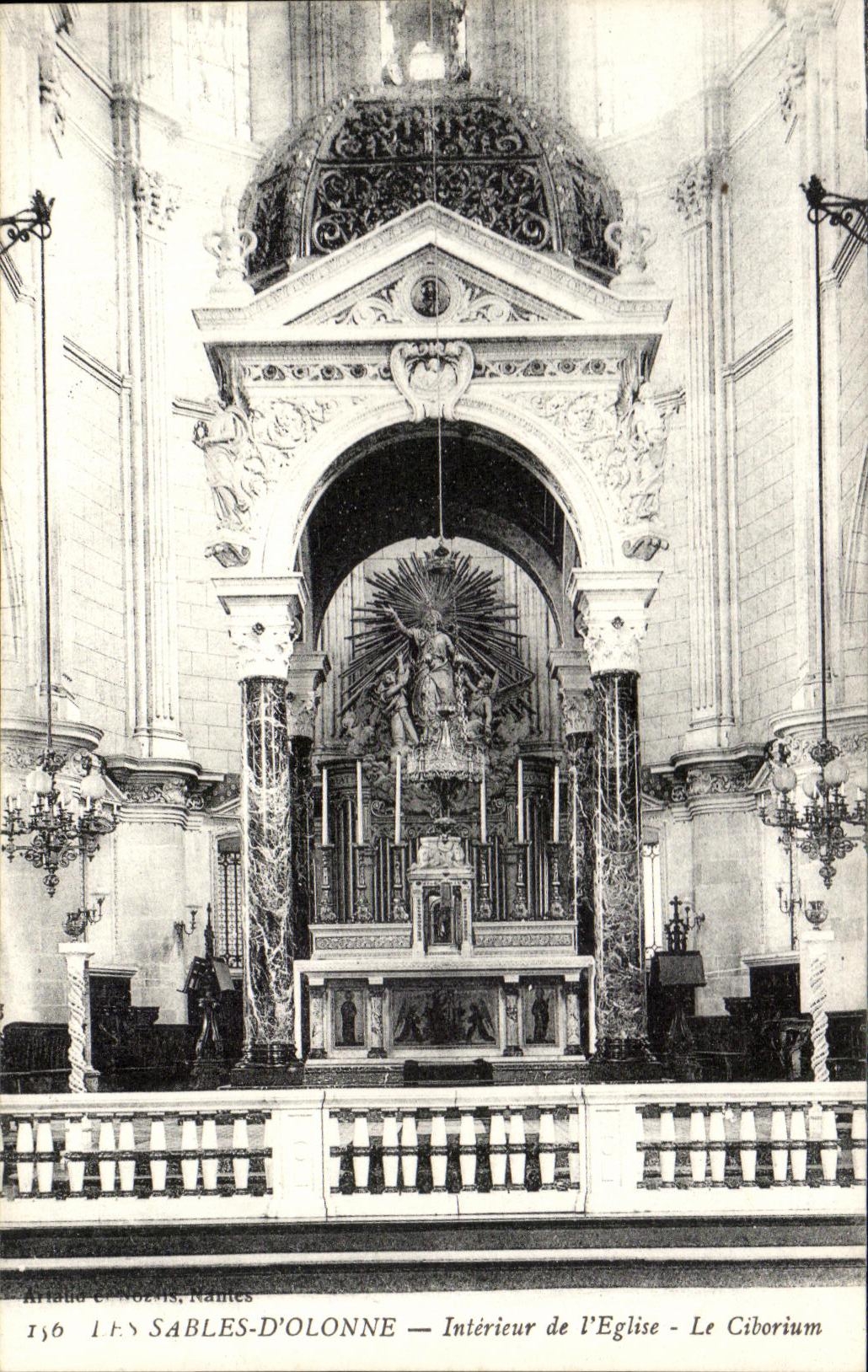 CPA Sables D'Olonne Interieur de l'Eglise le Ciborium