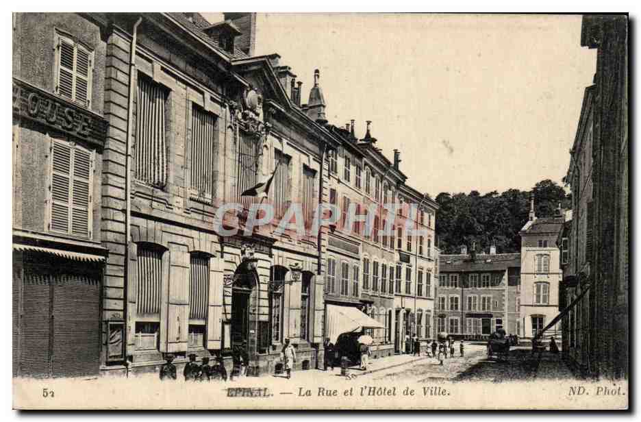 CPA Epinal La Rue et l'Hotel de Ville
