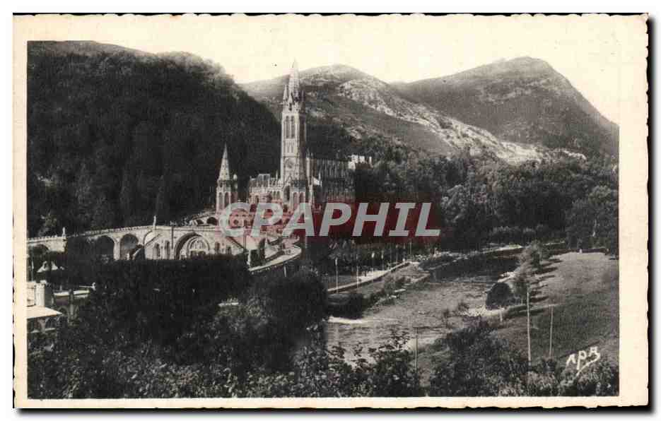 CPA Lourdes La Basilique et la Gave