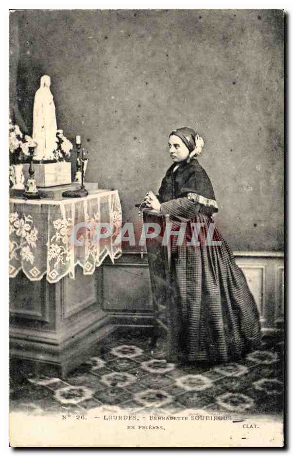 CPA Lourdes Bernadette Soubirous En Priere