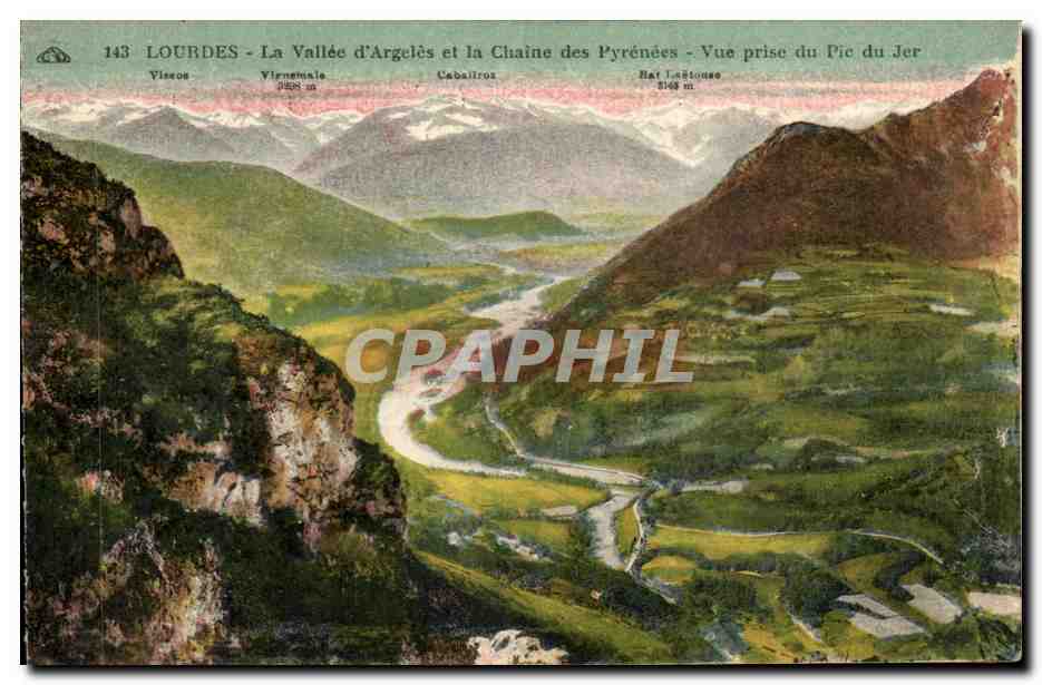 CPA Lourdes La vallee d'Argeles et la Chaine des Pyrenees Vue prise du Pic du jer