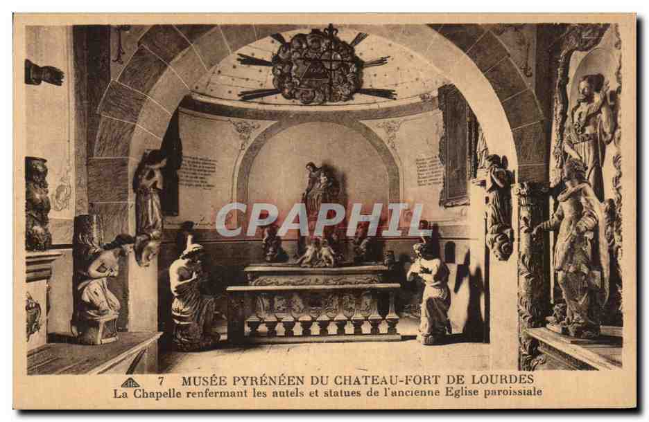 CPA Musee Pyreneen Du Chateau Fort De Lourdes la Chapelle renfermant les autels et statues l'ancienne eglise paroissiale