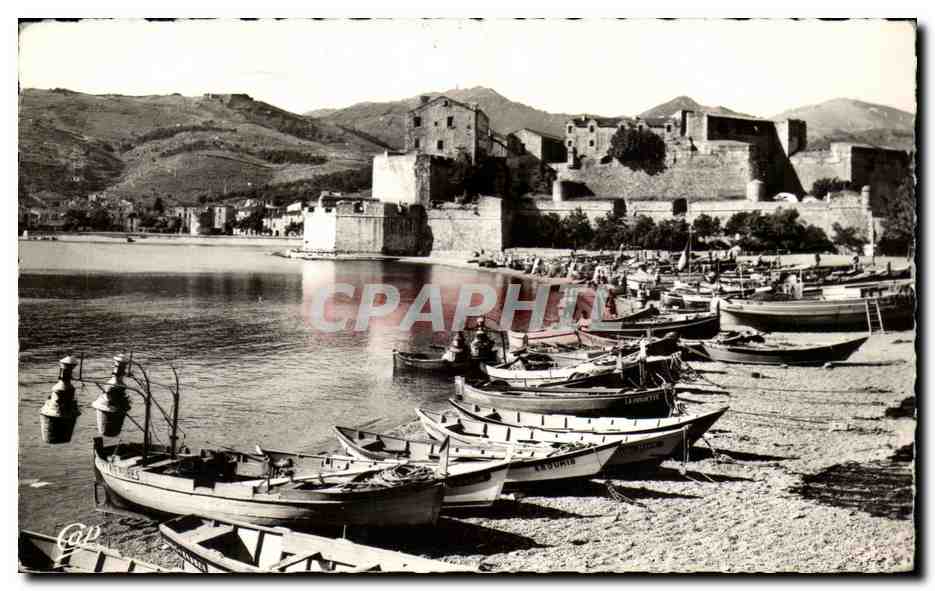CPA Le Cote Vermeille Collioure La Plage et le Chateau Bateaux