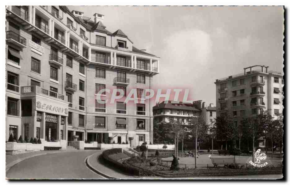 Pau — La Place d'Aragon — Éditions Pau Pau