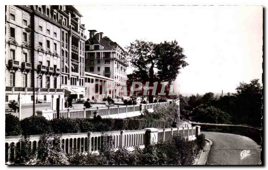 CPA Pau Boulevard des Pyrenees et les Rampes