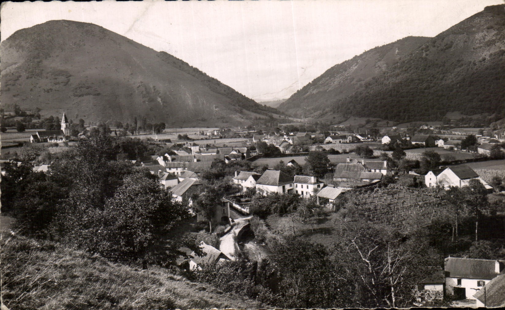 CPA Nos Belles Pyrenees Vallee d'Aspe Village de Lurbe