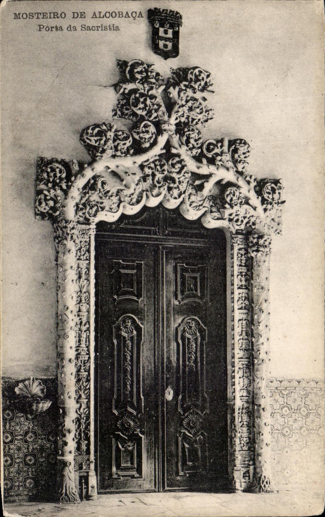 Mosteiro de Alcobaça — Porta da Sacristia — éditeur Leonardo Taveira