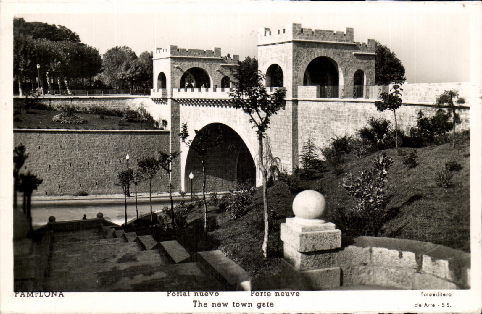 CPA Pamplona Portal nuevo Porte neuve The new town gate