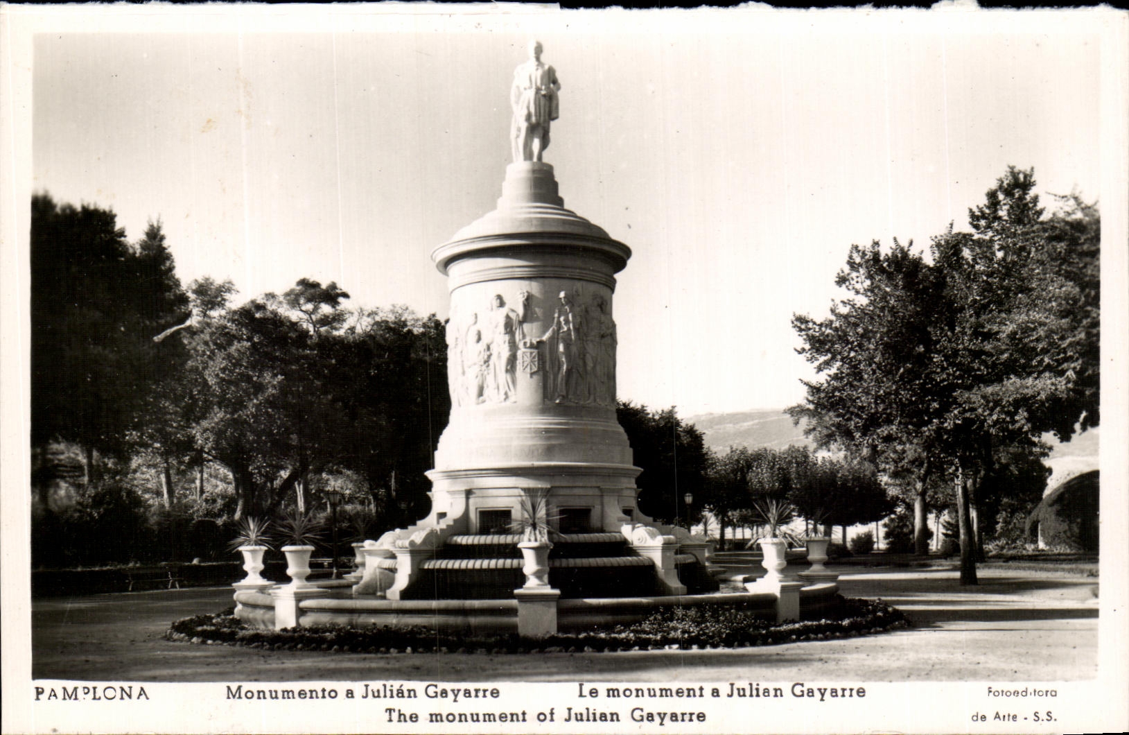 CPA Pamplona Monumento a Julian Geyarre Le Monument a Julien Gayarre 
