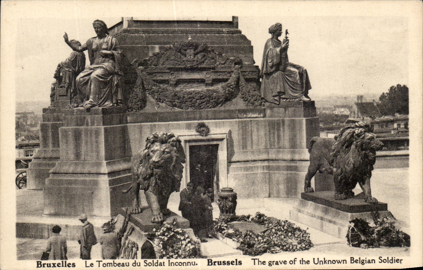 CPA Bruxelles Le tombeau du soldat inconnu Lions