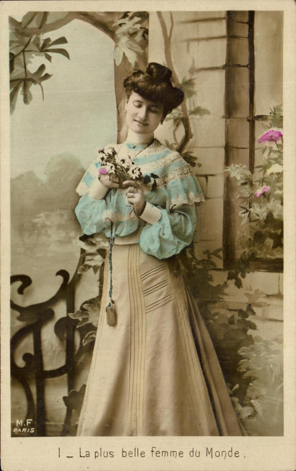 Frau der Welt — Die Schönste der Welt — M.F. PARIS