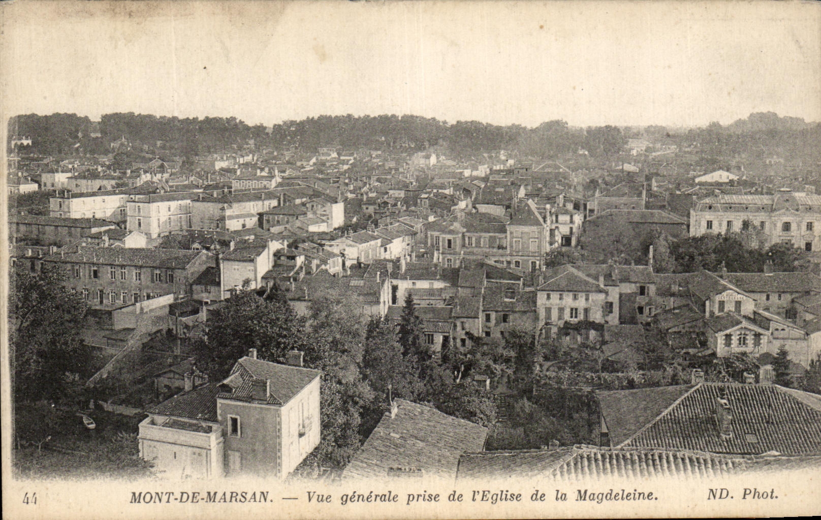 Mont-de-Marsan — Vue générale prise de l'Église de la Magdeleine — ND. Phot.