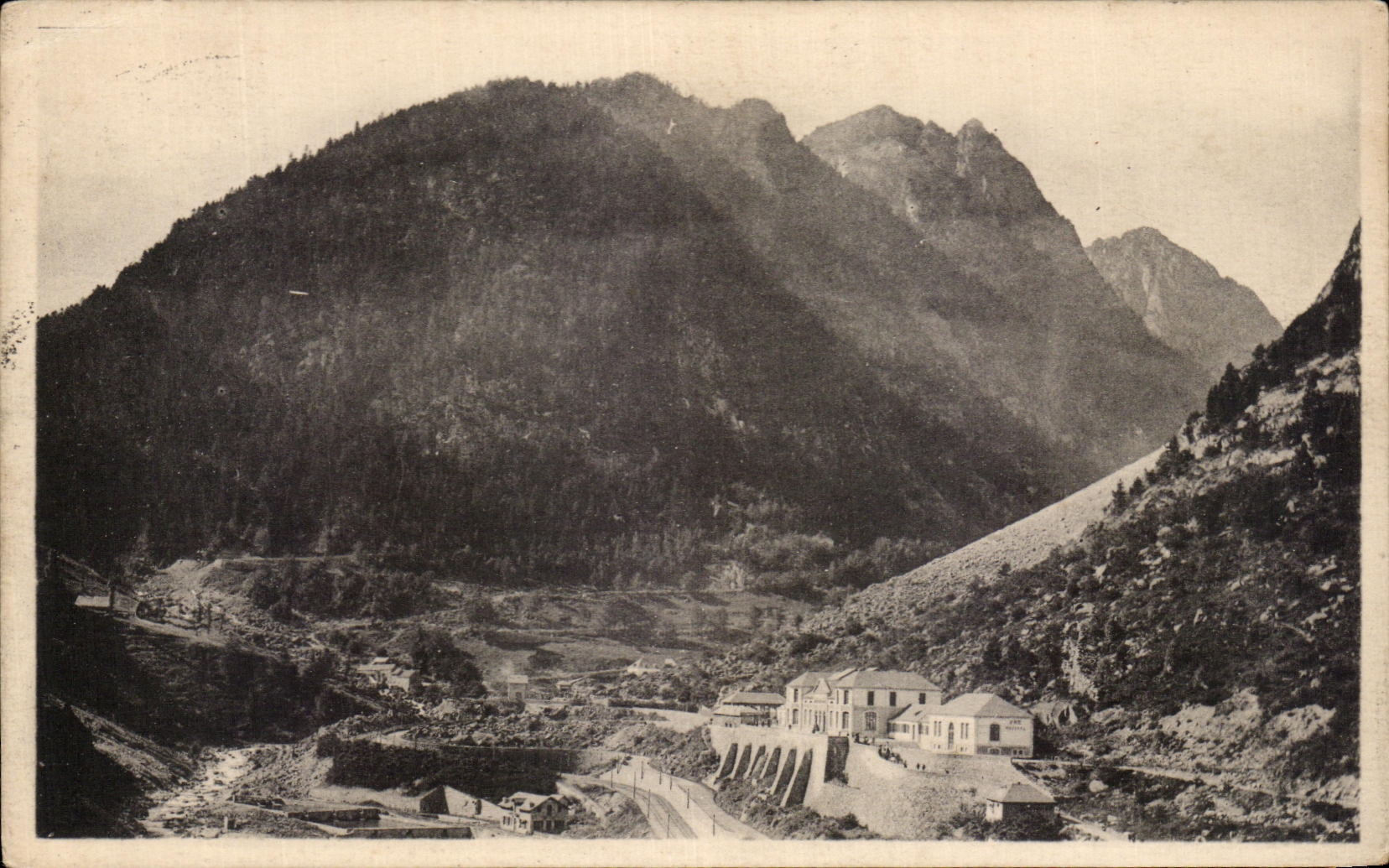 Cauterets — Vue d'ensemble de la Raillière — Éditeurs Ellice frères, Béziers