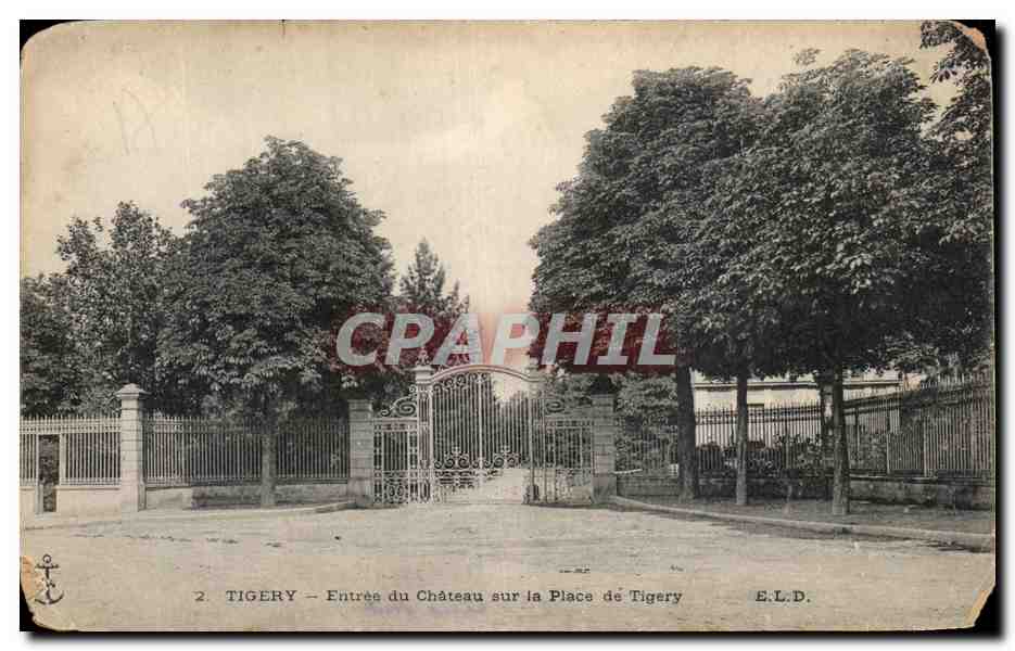 Tigery — Eingang zum Schloss auf der Place de Tigery — E.L.D.