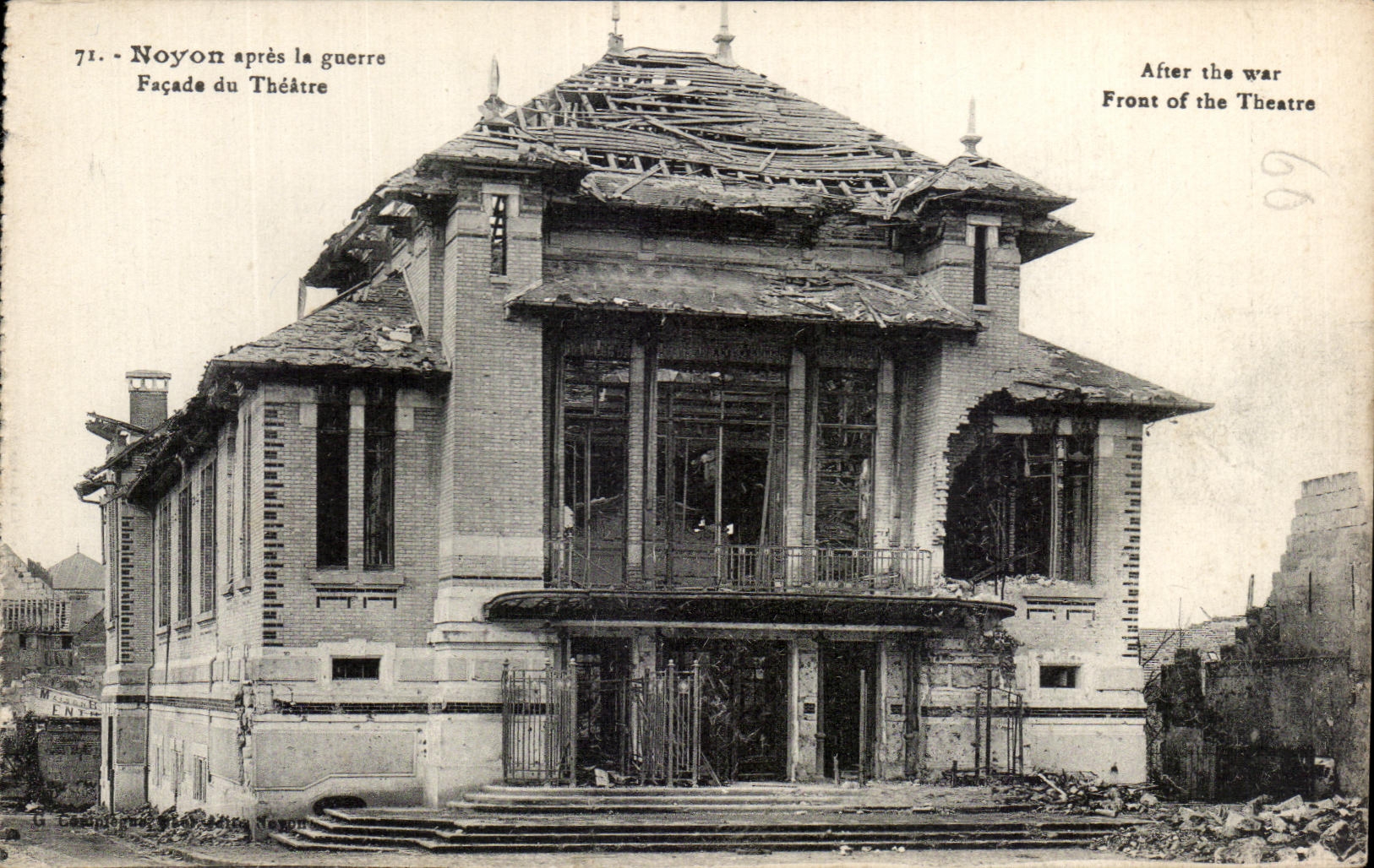 Noyon après la guerre — Façade du Théâtre — série 71