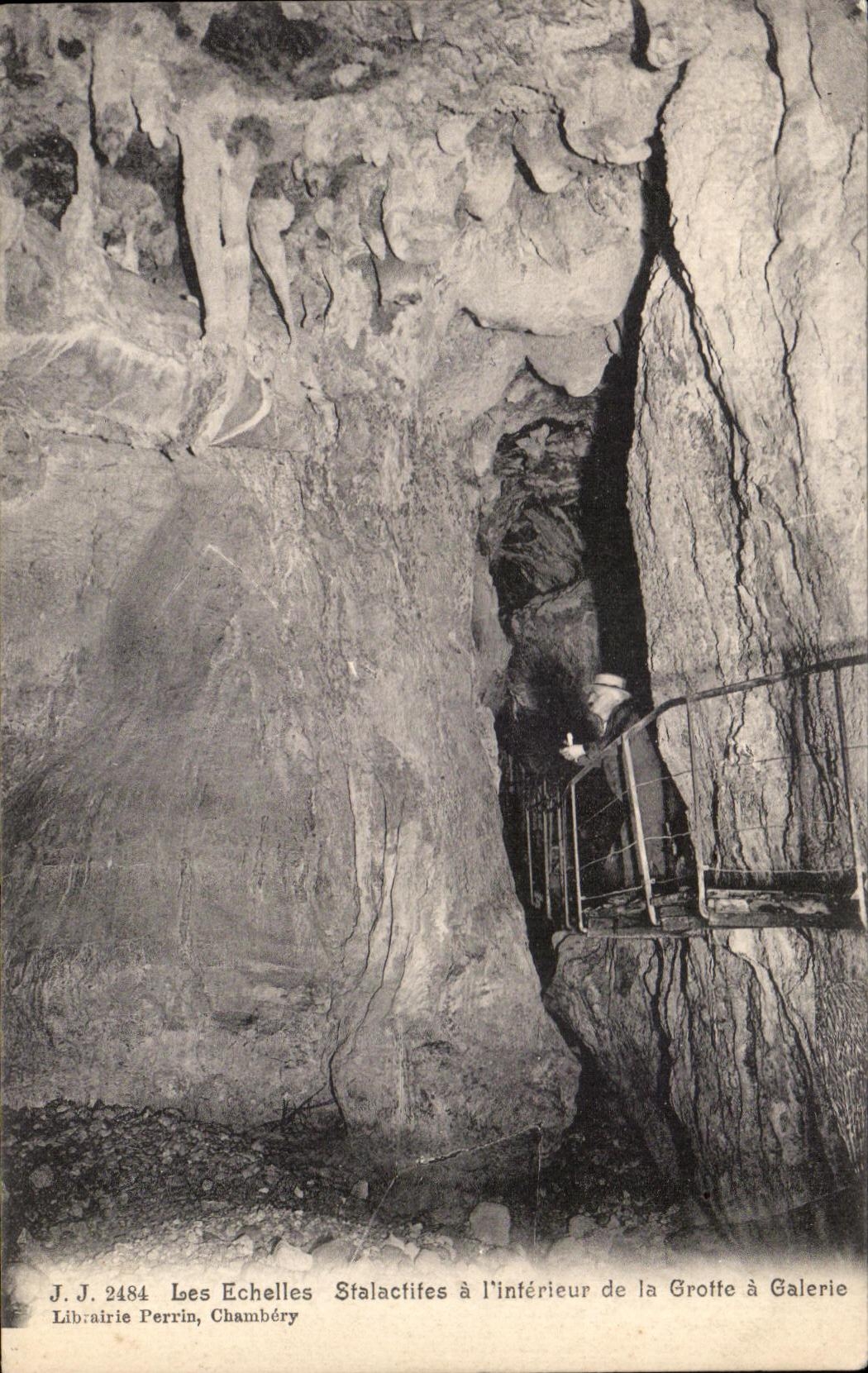CPA Les Echelles Stalactites a L'Inferieur de la Grotte a galerie