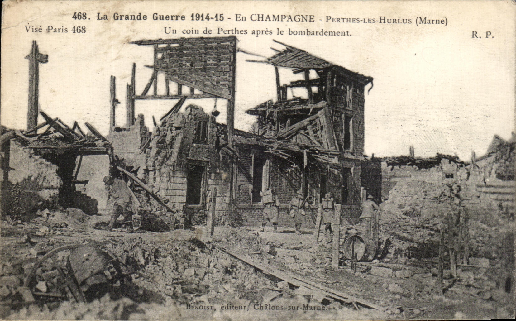 CPA La Grande Guerre En Champagne Perthes Les Hurlus Un coin de Perthes apres le bombardement Militaria 