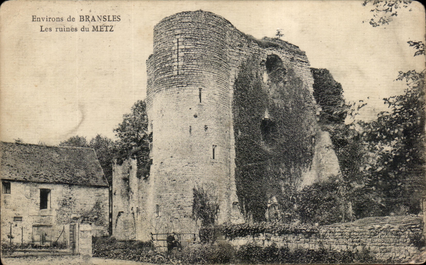 CPA Environs de Bransles Les Ruines du Metz