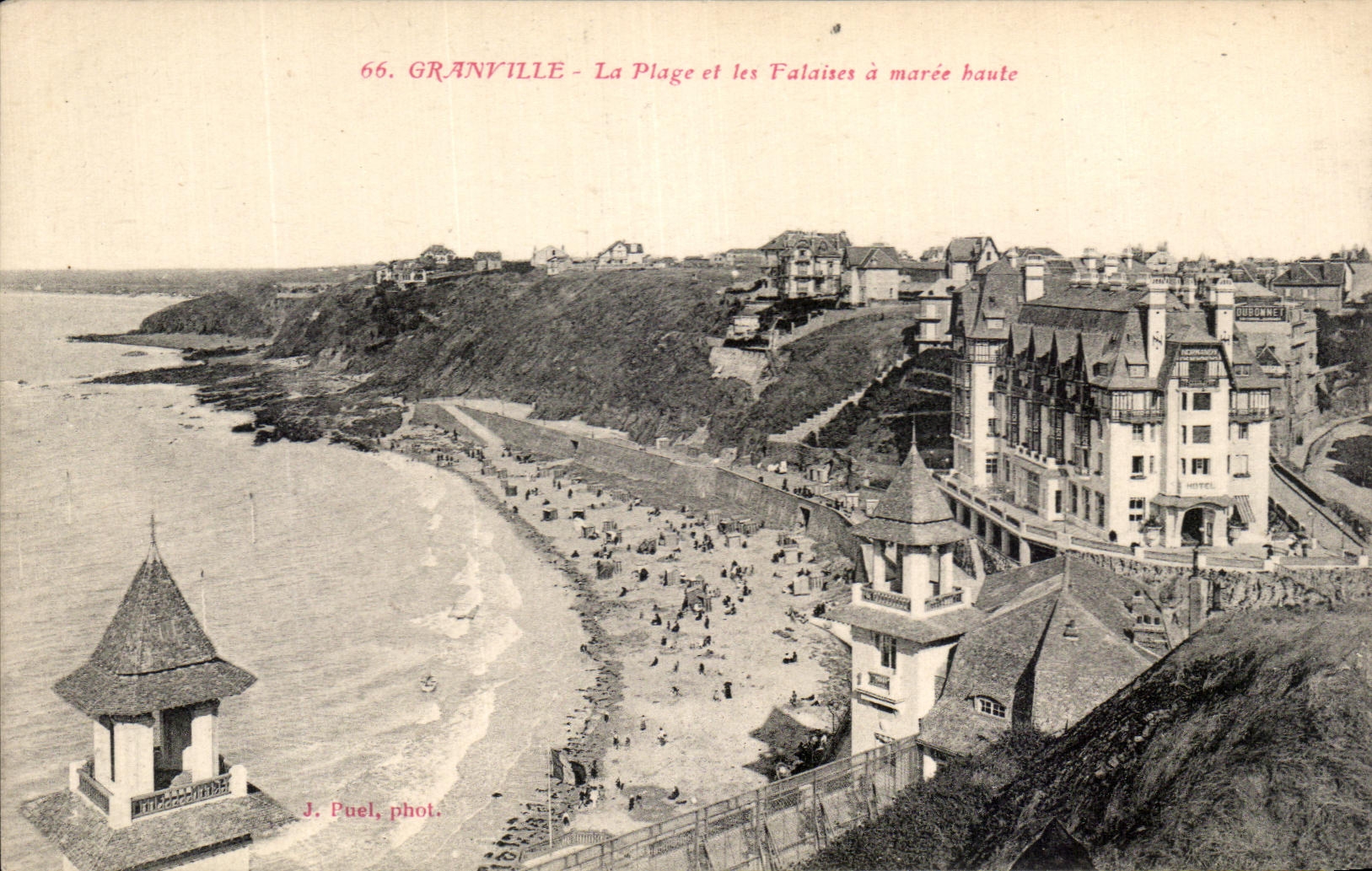 Granville - La Plage et les Falaises à marée haute — J. Puel phot.