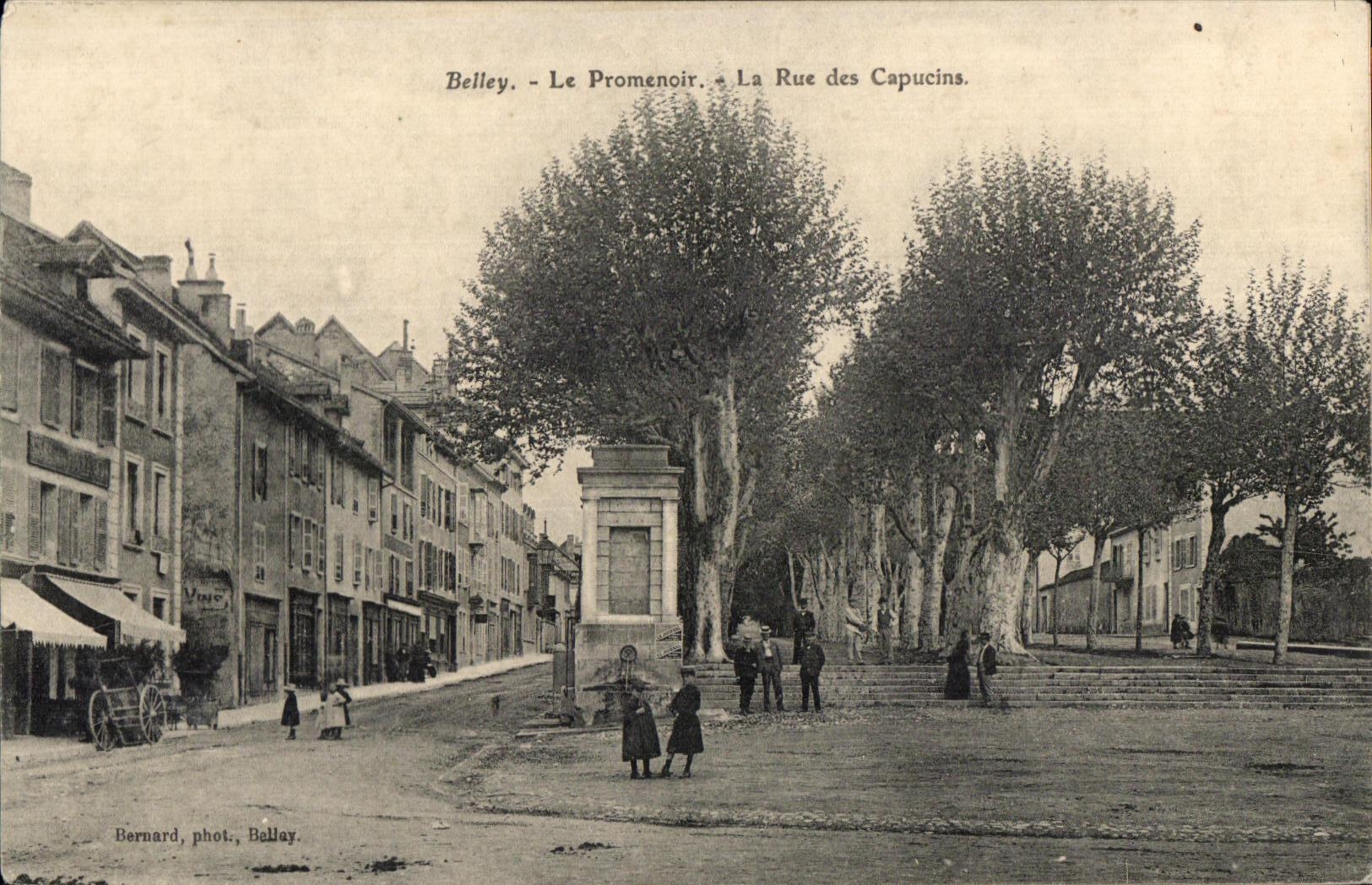 CPA Belley Le Promenoir La Rue des Capucins