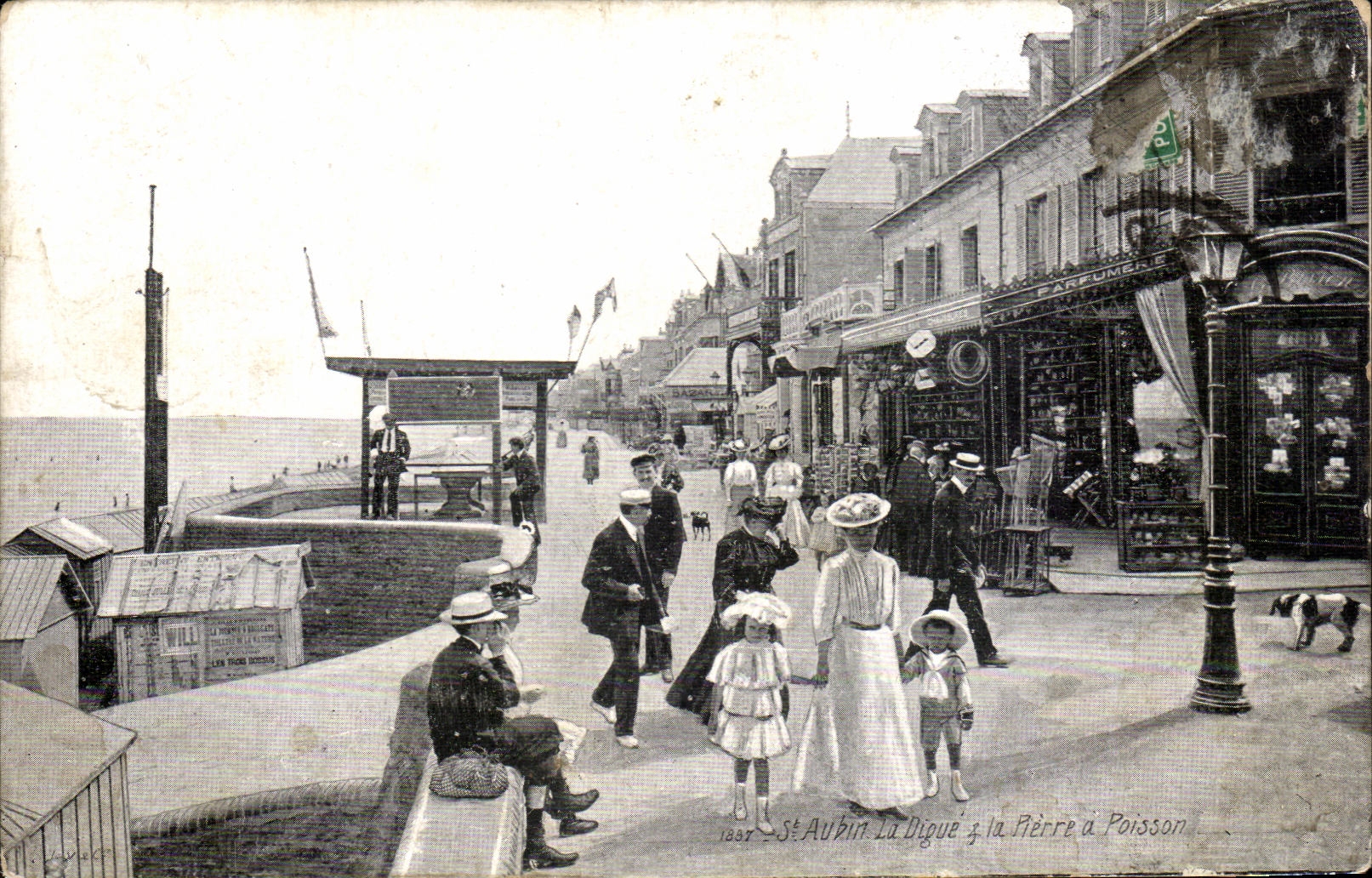 CPA St Aubin La digue et la Pierre a poisson 