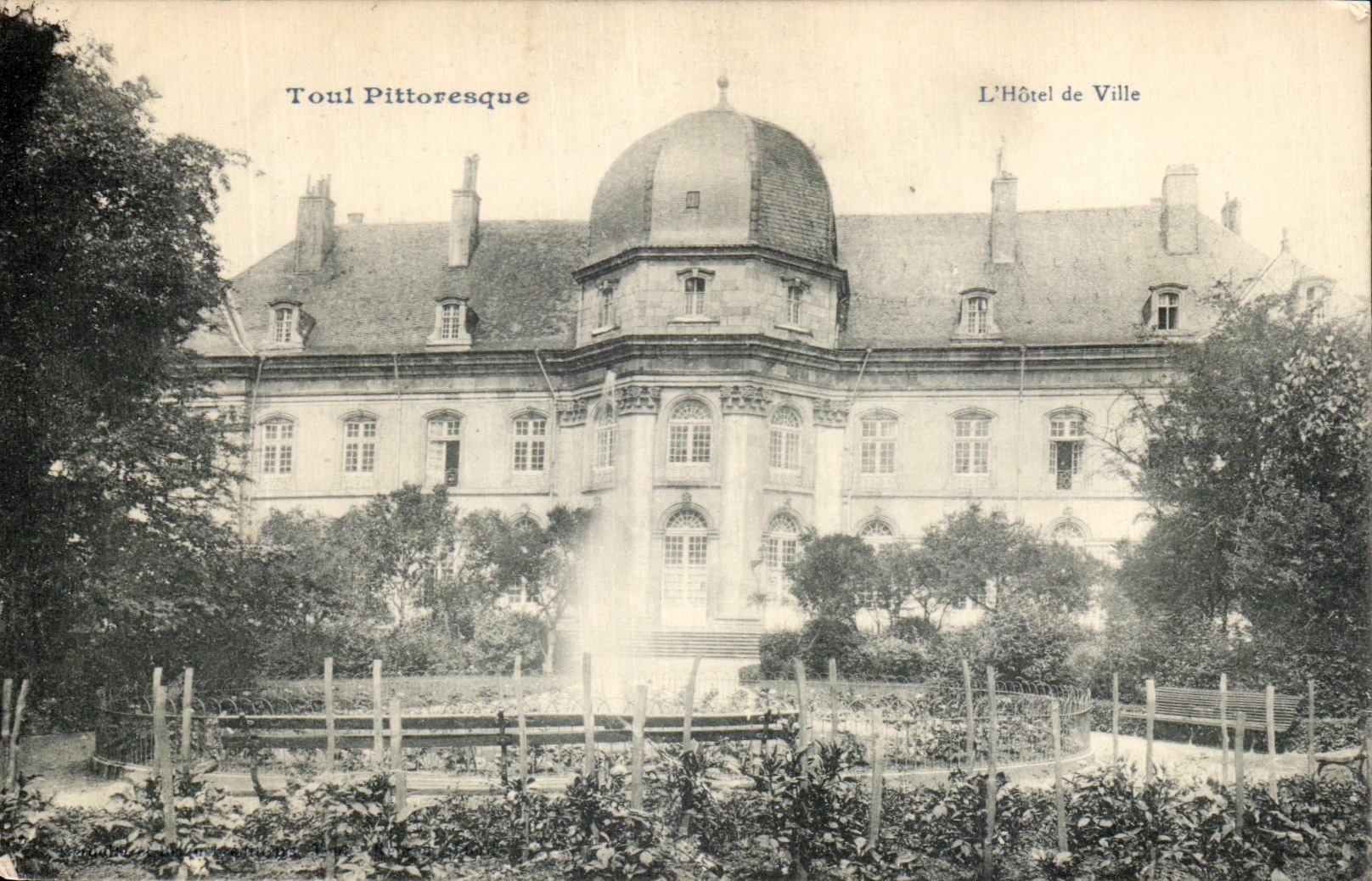 CPA Toul Pittoresque L'Hotel De Ville
