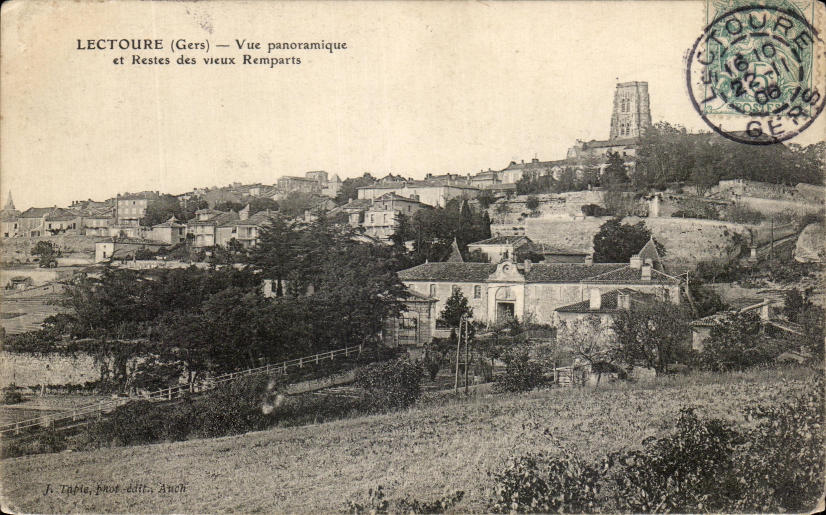 Lectoure (Gers) — Vue panoramique et Restes des vieux Remparts — J. Tabie, phot.-édit., Auch