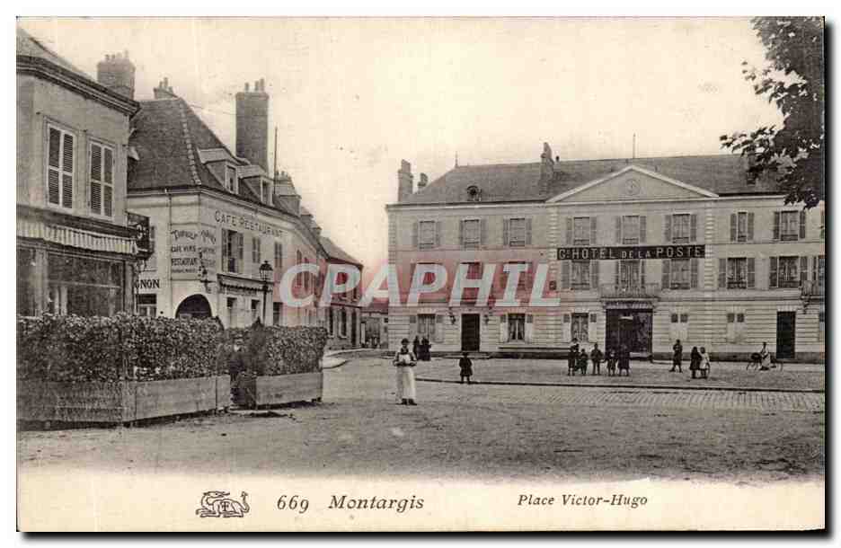 CPA Montargis Place Victor Hugo Hotel de la poste