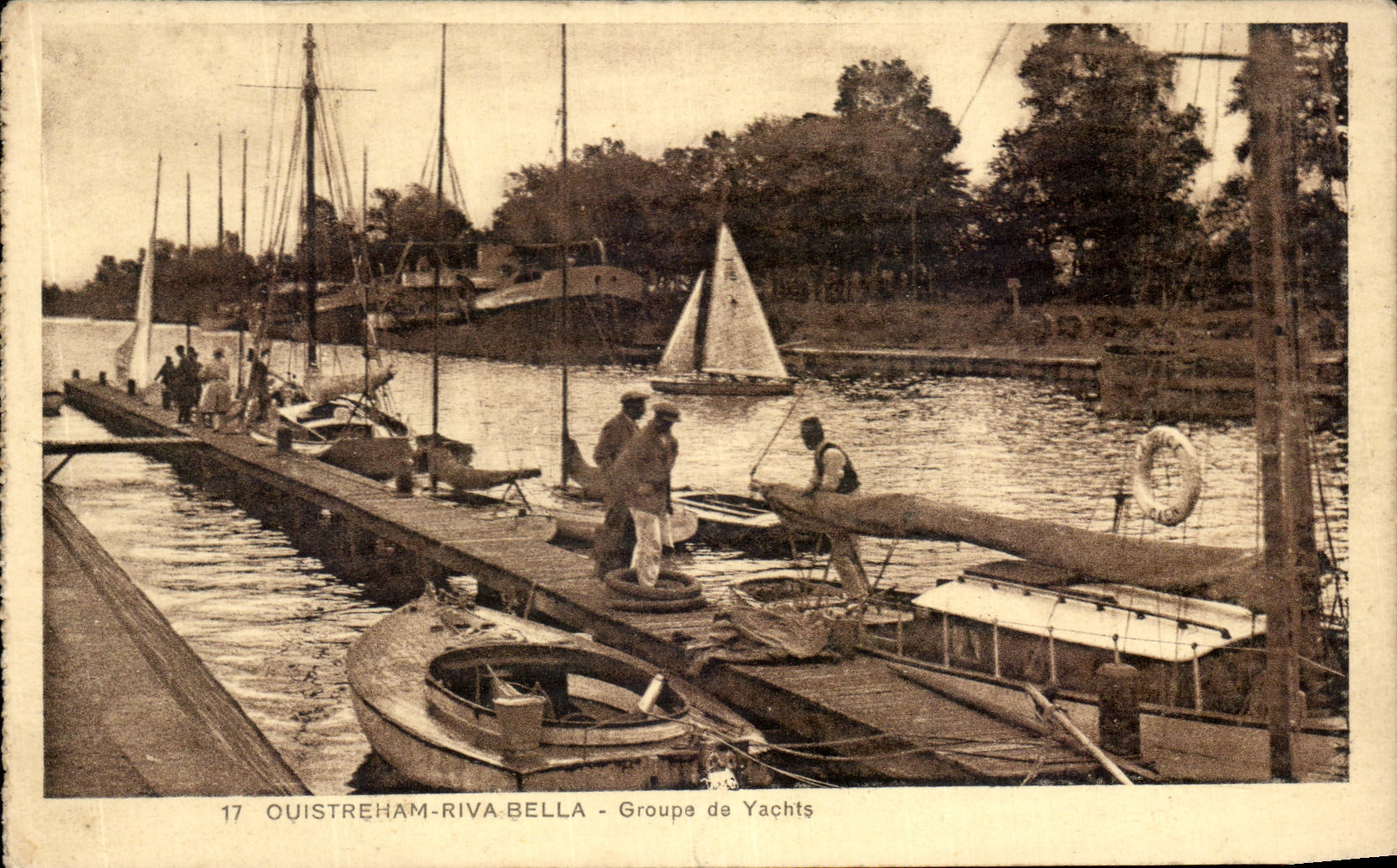 Ouistreham-Riva-Bella — Groupe de Yachts — Édition Galeries de Riva-Bella, n°17