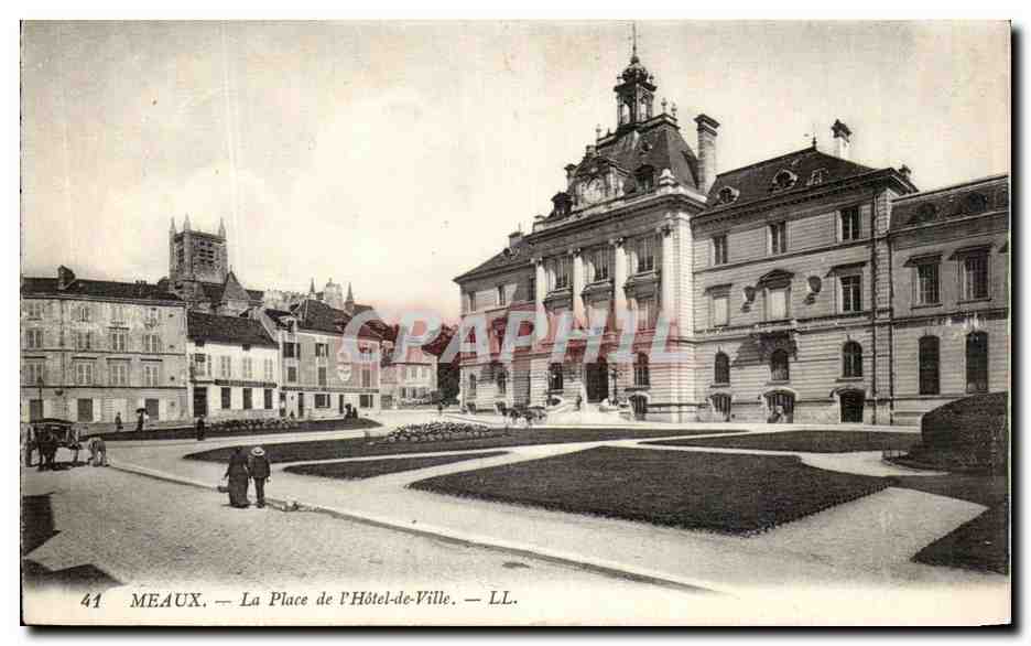 CPA Meaux La Place de l'Hotel de Vile 