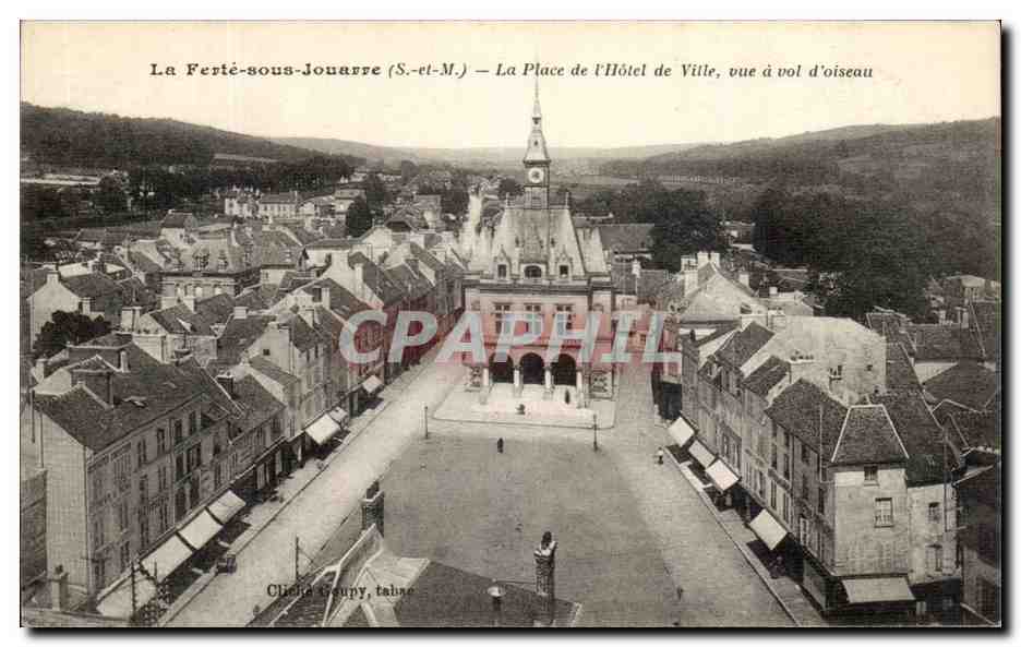 La Ferté-sous-Jouarre (S.-et-M.) — La Place de l'Hôtel de Ville, vue à vol d'oiseau — Cliché Goupuy, tahine