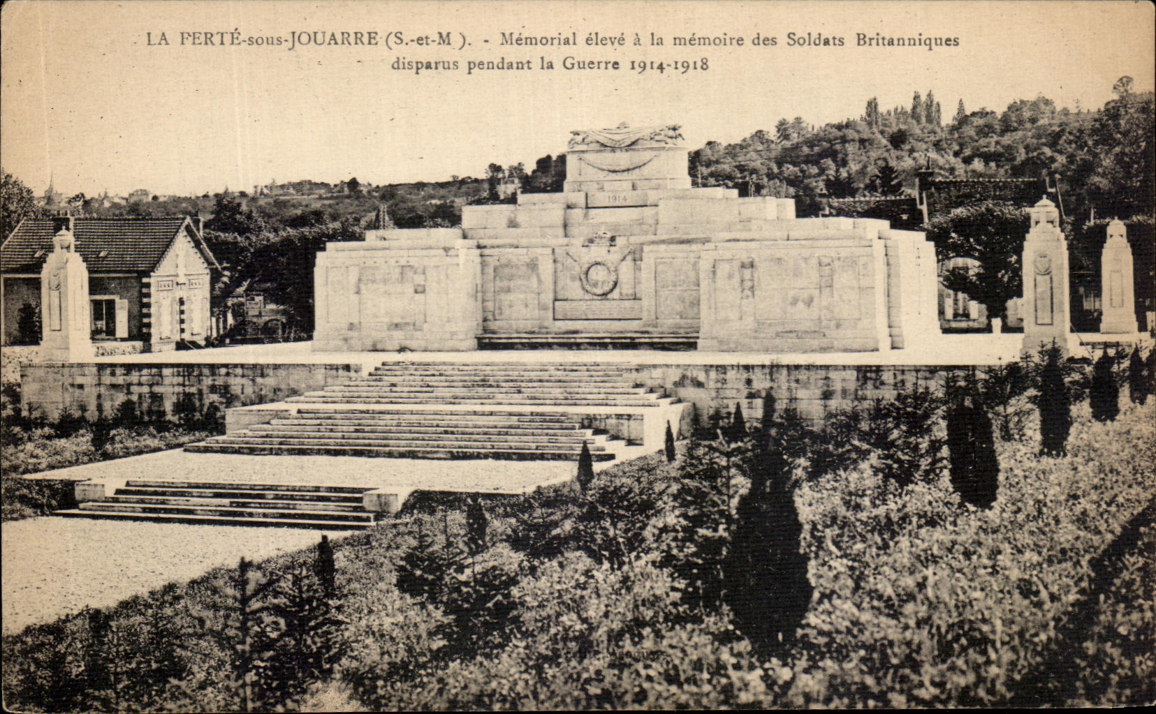 CPA La Ferte Sous Jouarre Memorial eleve a la Memoire des soldats britanniques Militaria