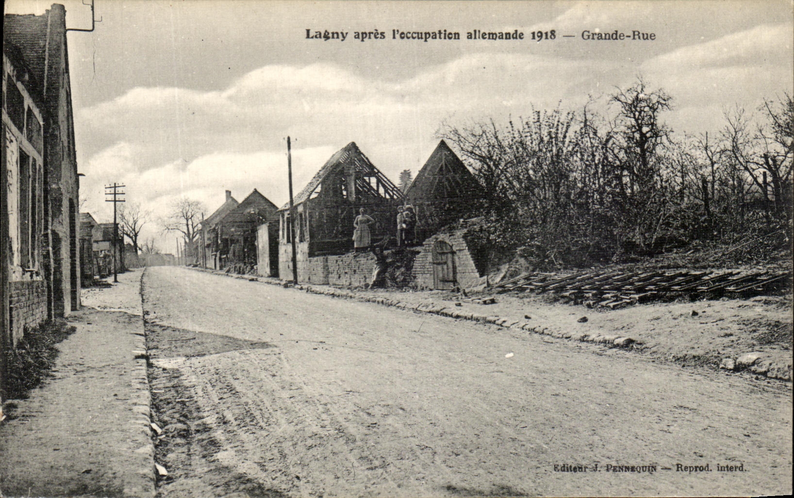 CPA Lagny apres I'Occupation allemande 1918 Grande Rue Militaria